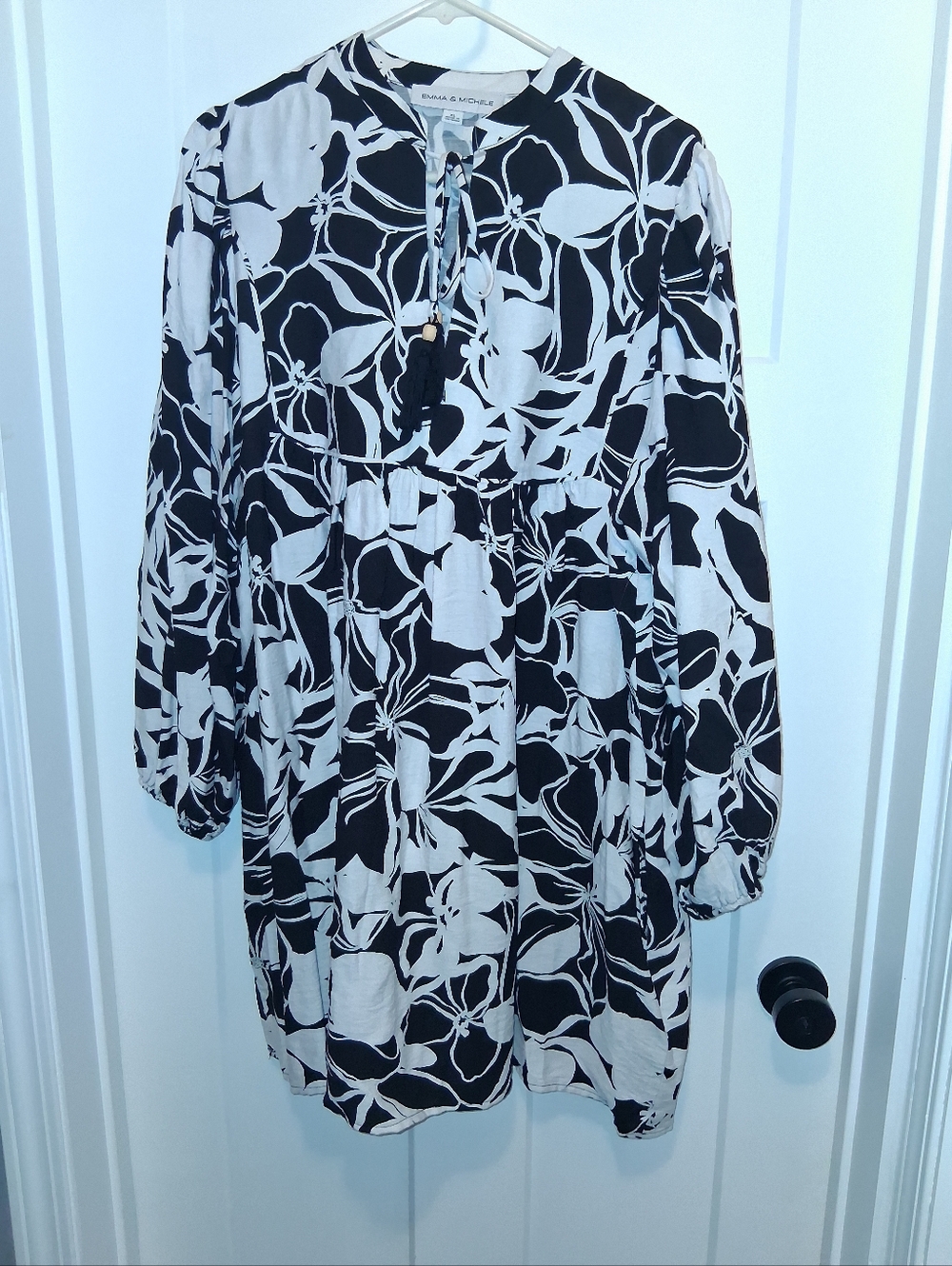 NWOT Emma & Michele Black and White Floral Tie Detail Dress Size XL